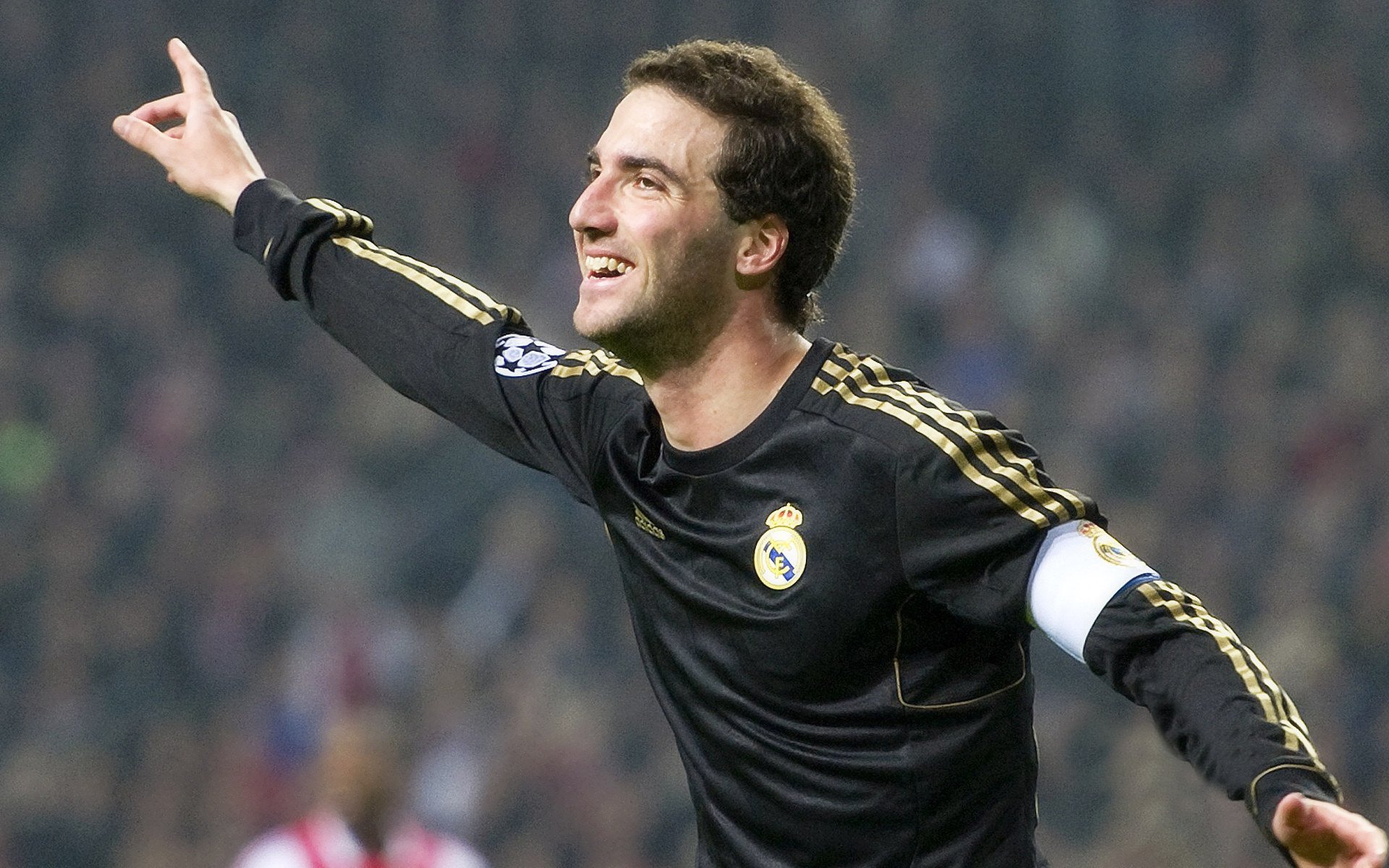 沃特福德主场战平,保持不败战绩,沃特福德中场